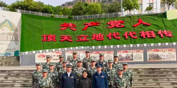 张桂梅寄语华坪新兵：盼你们立功归来，更盼你们平安健康