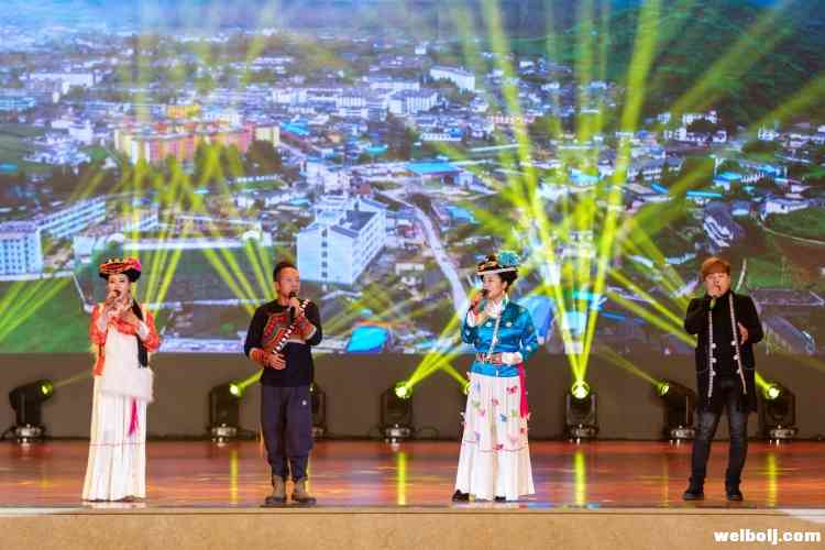 燃！昨晚一场精彩文艺晚会让丽江人穿越40年