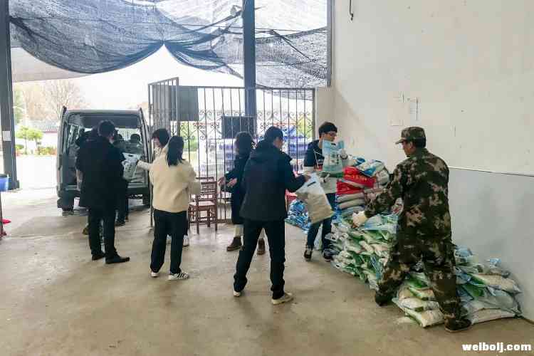 大理旅游古镇开发有限公司向巨甸灾区捐赠2.5吨生态大米