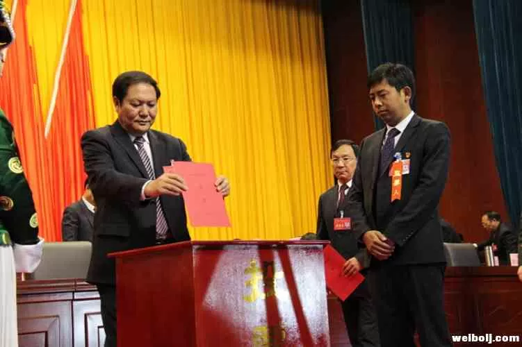 丽江市第四届人民代表大会胜利闭幕！