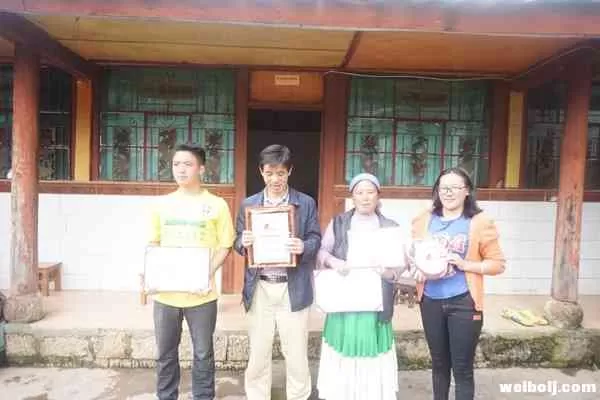 博大母爱扛起家庭重担 --第一届云南省文明家庭阿鲁子落家庭