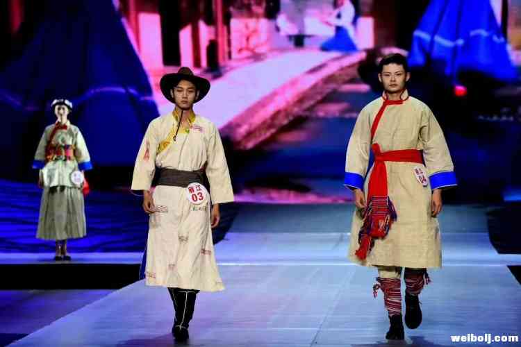 丽江民族服饰再次亮相“七彩云南”民族文化赛装节