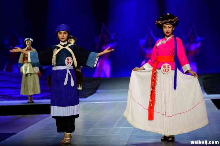 丽江民族服饰再次亮相“七彩云南”民族文化赛装节