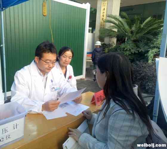 民建云南省委医疗专家团队到丽江免费看病啦！