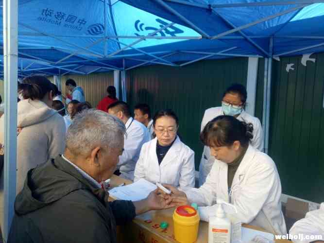 民建云南省委医疗专家团队到丽江免费看病啦！