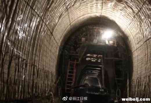 丽香铁路黄山哨隧道顺利贯通