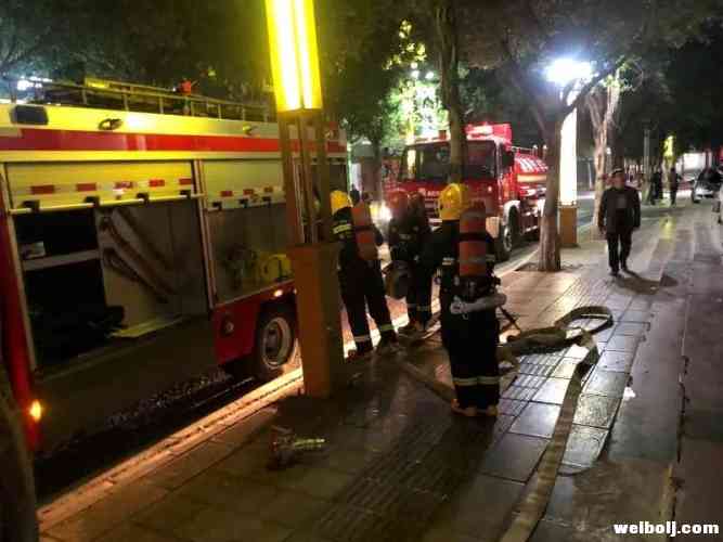 信合大厦17楼高层发生火灾 华坪消防40分钟扑灭 (4).jpg