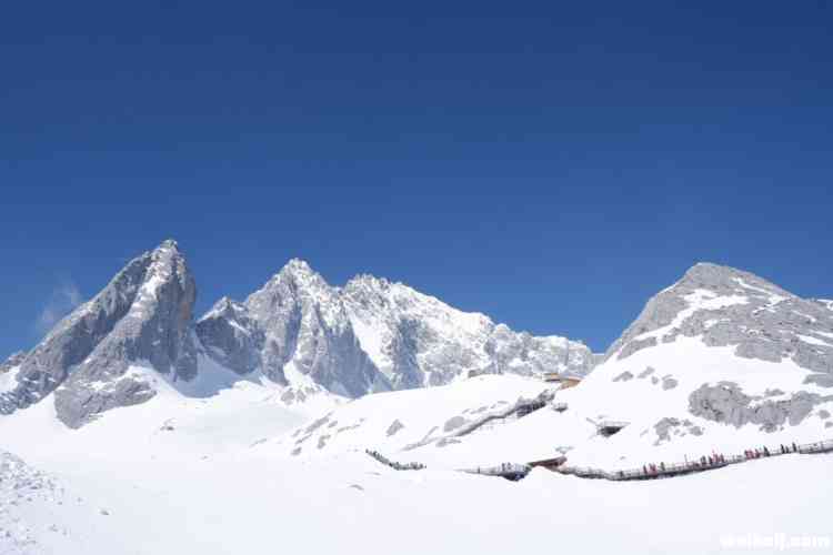 玉龙雪山景区迎来丽江恢复接待“省内游”团队以后的首批团队