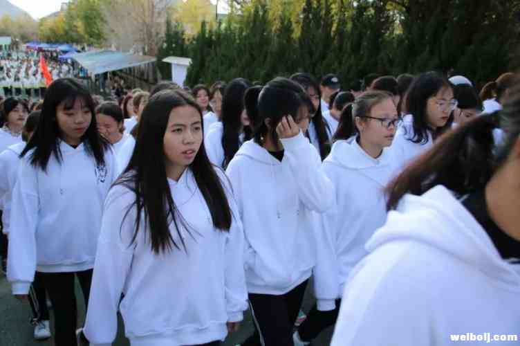 不是开学都高兴 丽江旅院的同学就认为来回折腾上一个月课不值得 (5).jpg