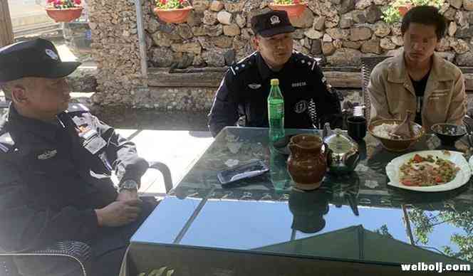 19岁小伙任性攀爬玉龙雪山晚上被困蚂蟥坝17名工作人员连夜搜救 (1).jpg