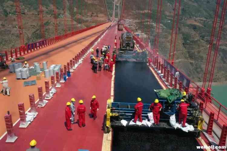 就问你激动不？丽攀高速金沙江大桥桥面都快铺好了.jpg