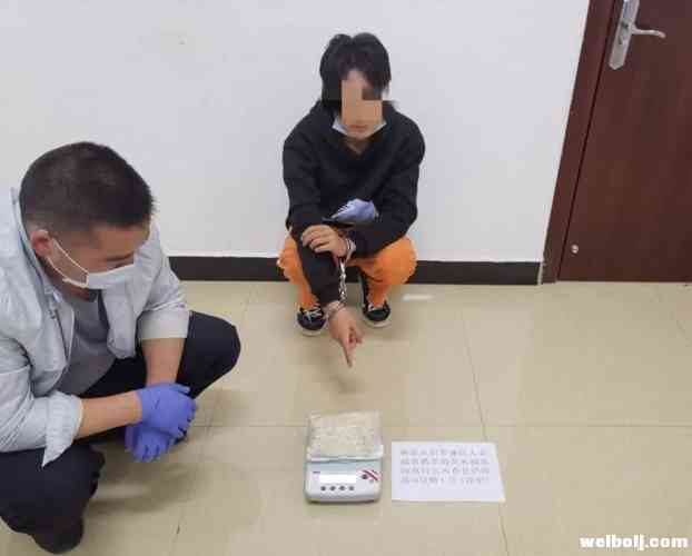 宁蒗警方千里奔袭  缴获毒品1048 (1).jpg