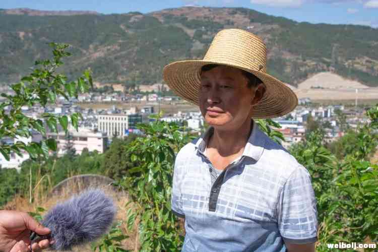 一位正在搬迁坟墓的老党员  对于殡葬改革他这样说 (2).jpg