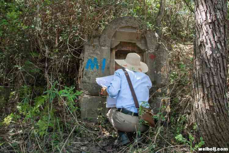 一位正在搬迁坟墓的老党员  对于殡葬改革他这样说 (4).jpg