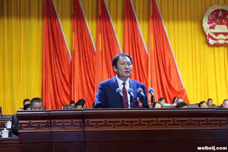 四届人大三次会议 看人大和两院工作报告 (1).jpg