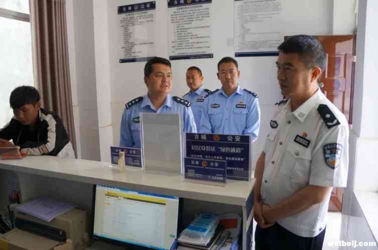 市公安局局长田锐文深入古城区基层派出所调研 (4).jpg