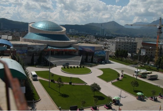 丽江市建筑工程有限公司 树诚信企业  创优质工程 (3).jpg