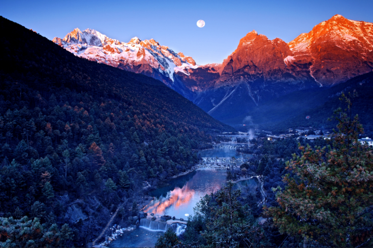 追了三季的《航拍中国》终于飞越云南 快来点击解锁丽江元素 (1).png