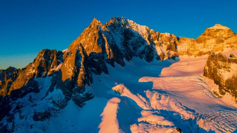 追了三季的《航拍中国》终于飞越云南 快来点击解锁丽江元素 (1).jpg