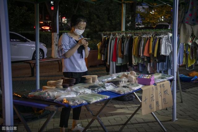 丽江发展地摊经济 规范管理不准收费.jpg