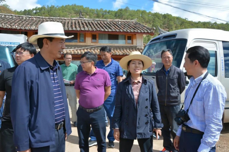 何玉兰到拉市海巡湖：努力把拉市海打造成丽江“最美后花园” (4).jpg