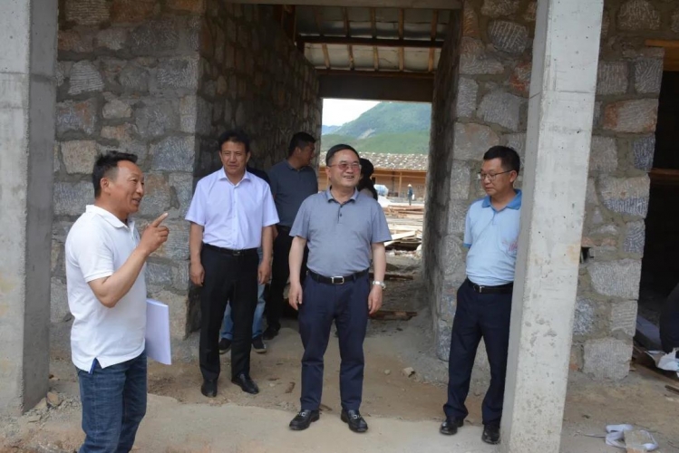 崔茂虎到宁蒗县调研时强调：深入践行新发展理念  做好文旅农旅融合文章 (3).jpg