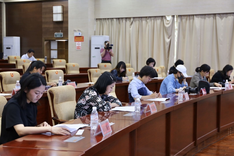 同吃同住同劳动，古城区脱贫攻坚克路上村民把我们当“自家人” (1).jpg