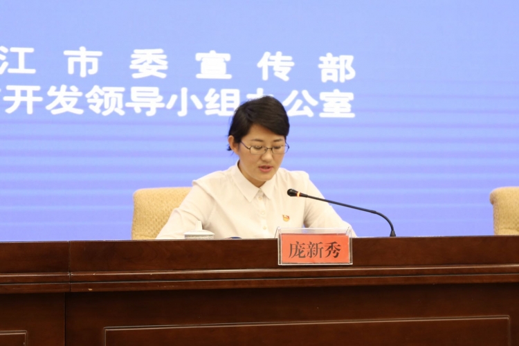 华坪县贫困发生率降至1.03%  如今“地不荒人不闲、田间地头找大钱” (6).jpg