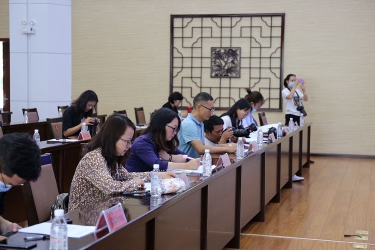 华坪县贫困发生率降至1.03%  如今“地不荒人不闲、田间地头找大钱” (3).jpg