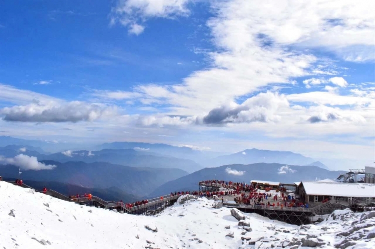 端午节玉龙雪山景区牢筑疫情防线、提供优质服务 只为让你粽情山水 (10).jpg
