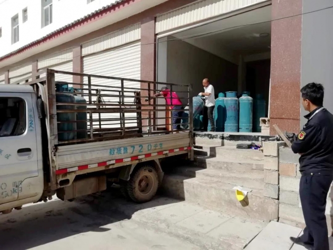 液化石油气黑窝点专项整治 玉龙县查获非法液化石油气钢瓶117只 (3).jpg