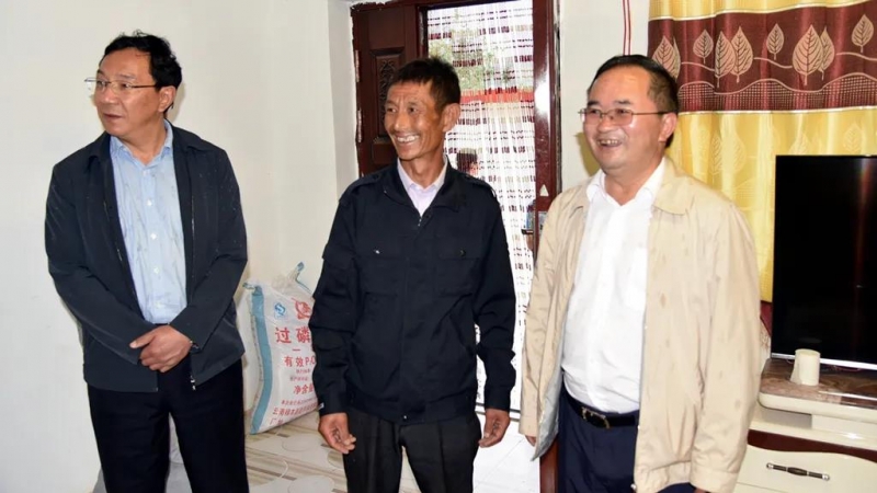 穷窝子换新颜 崔茂虎到宁蒗县“走亲戚” (1).jpg