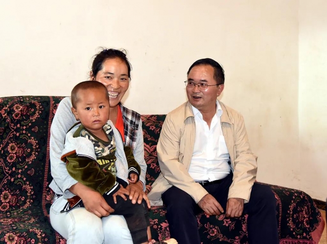 穷窝子换新颜 崔茂虎到宁蒗县“走亲戚” (3).jpg