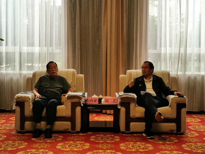 郑艺会见翔鹭腾龙集团创办人陈由豪  表示欢迎有情怀有实力的企业参与丽江发展.jpg