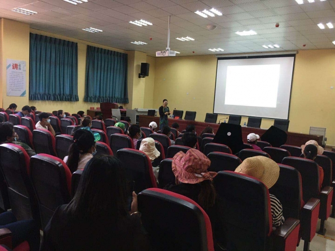 丽江市妇联的这堂讲座 吸引了780余家长参加 (1).jpg