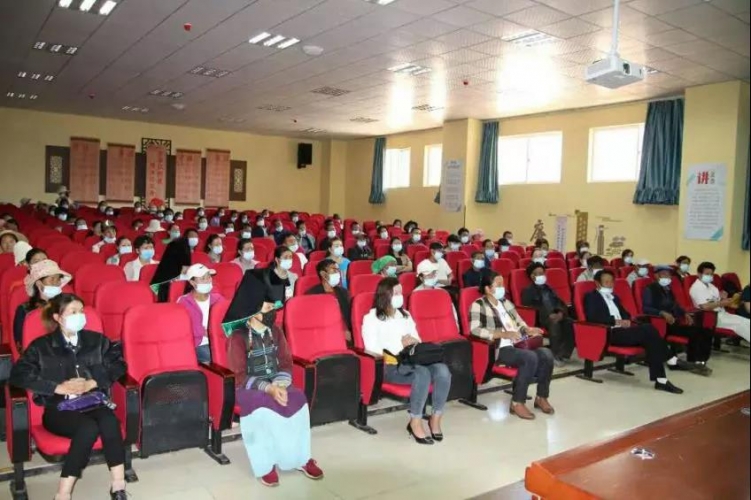 丽江市妇联的这堂讲座 吸引了780余家长参加 (3).jpg