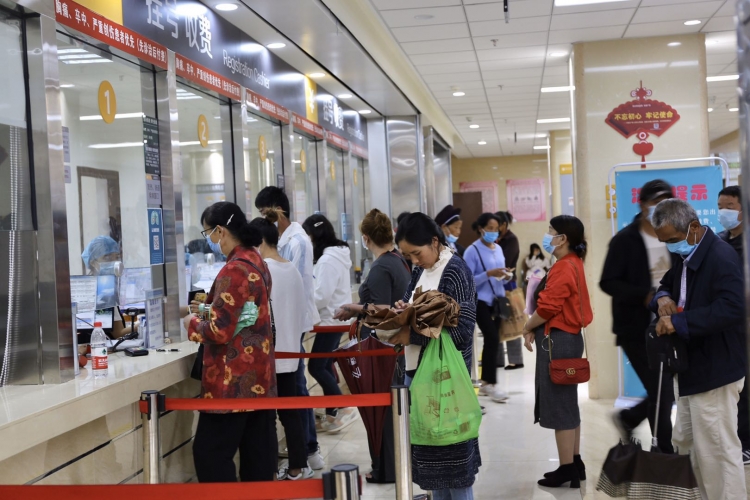 丽江市人民医院诊间支付系统开始试运行  从此不用再去排队交费啦 (10).jpg