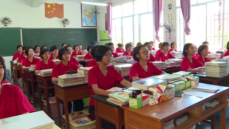 女高，俨然已成为一朵盛开在华坪大地的教育之花。 (1).jpg