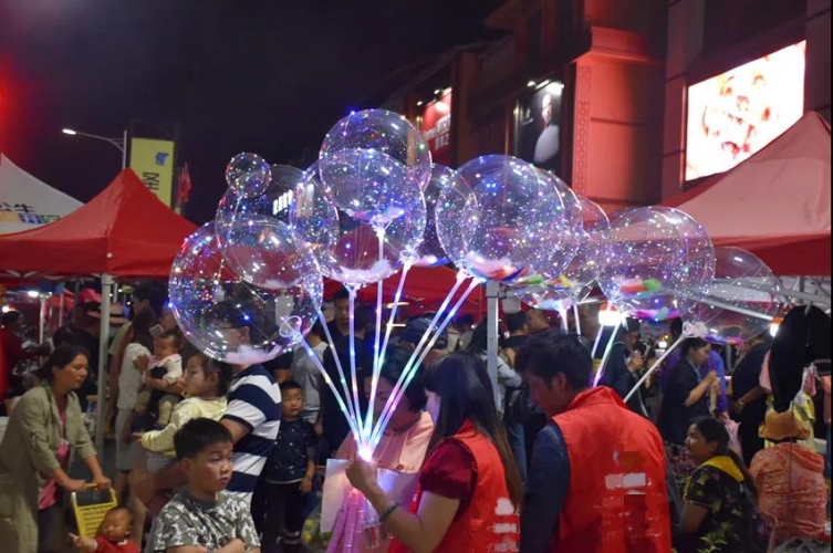 嘉和城夜市日均交易额高达100万元！烧烤摊一夜赚18000元！ (1).jpg