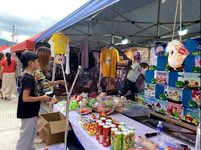 嘉和城夜市日均交易额高达100万元！烧烤摊一夜赚18000元！ (3).jpg