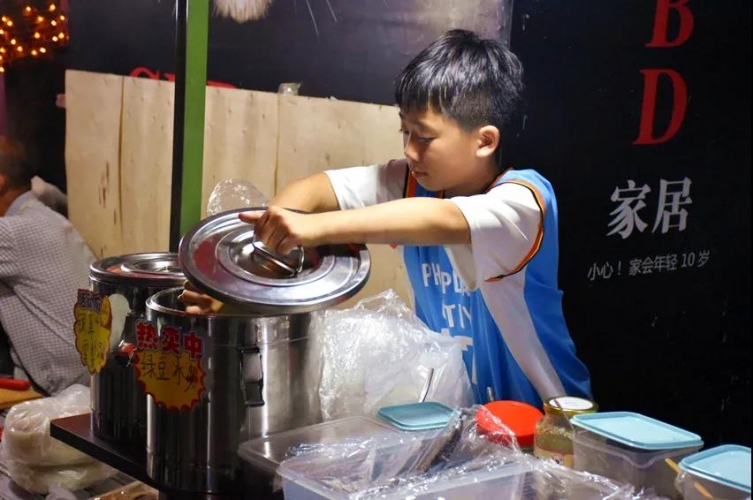 嘉和城夜市日均交易额高达100万元！烧烤摊一夜赚18000元！ (9).jpg