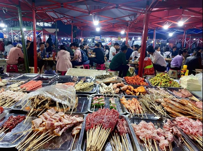 嘉和城夜市日均交易额高达100万元！烧烤摊一夜赚18000元！ (5).jpg