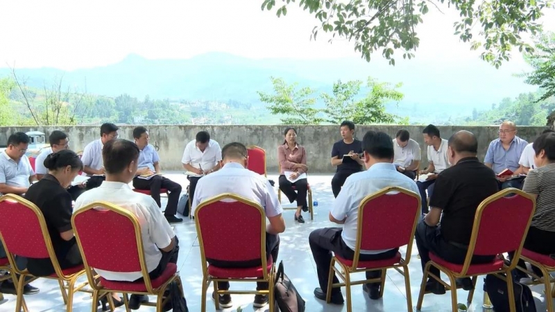 市委宣传部部长何玉兰对华坪县进行实地慰问 (2).jpg