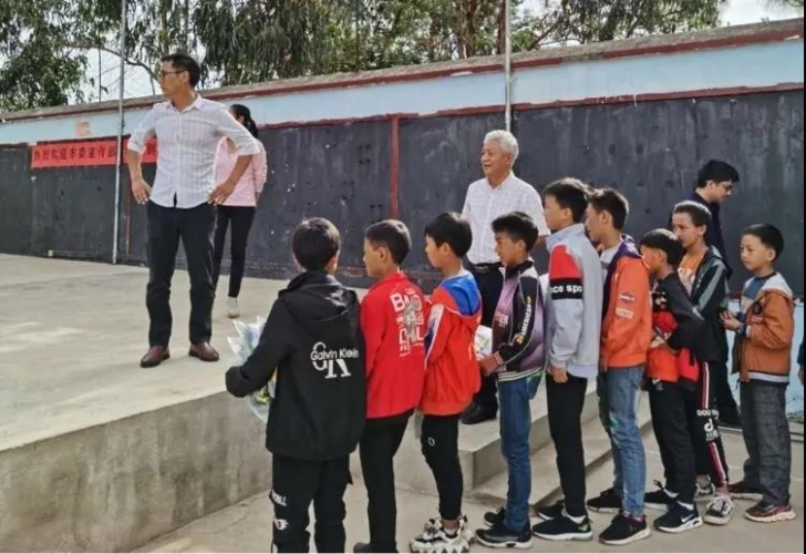 大山深处的“白发老陈” (3).jpg