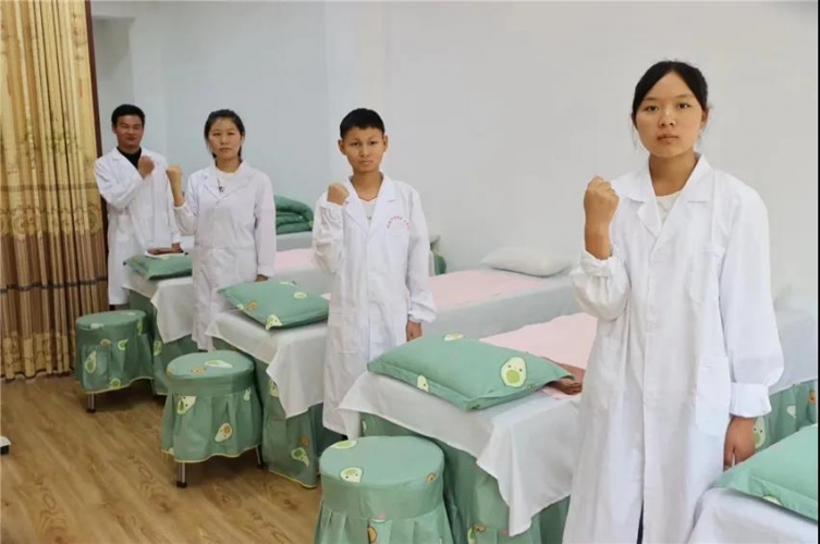 圆梦助学，享受按摩就可帮盲人大学生筹集学费 (11).jpg