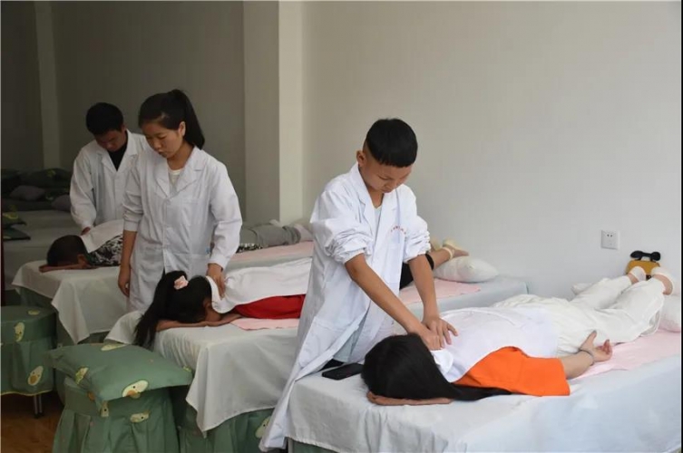 圆梦助学，享受按摩就可帮盲人大学生筹集学费 (12).jpg