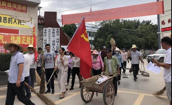 三川镇组织开展“周五卫生大扫除”活动，500余人参与 (4).jpg