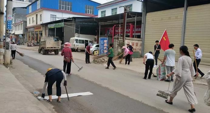 三川镇组织开展“周五卫生大扫除”活动，500余人参与 (2).jpg