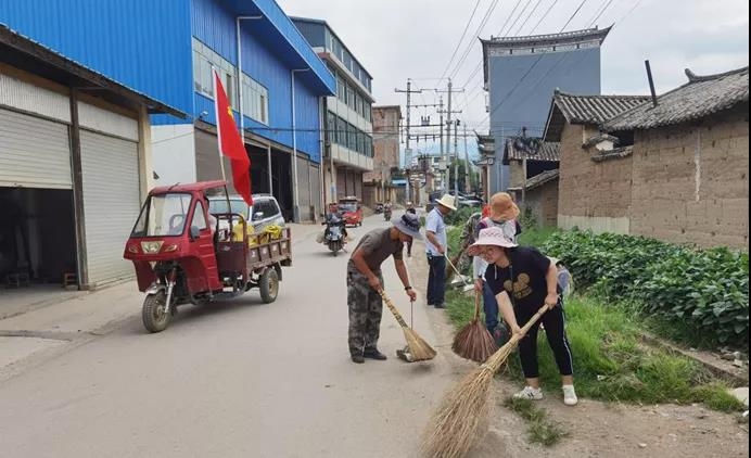 三川镇组织开展“周五卫生大扫除”活动，500余人参与 (1).jpg