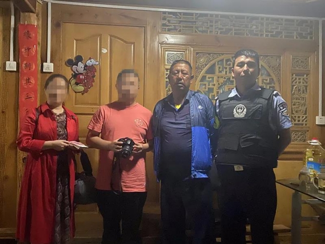 因吃泡面，丢失尼康相机和1万元现金 (1).jpg